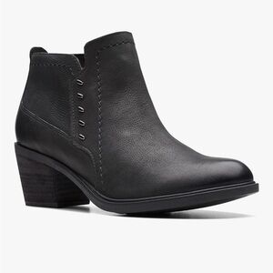 NEW Clarks Neva Lo Black Leather Ankle Western Booties Size 10